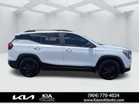 Used 2023 GMC Terrain SLE w/ Driver Convenience Package FWD image 2