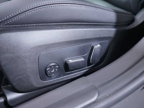 Used 2026 BMW 330i Sedan w/ M Sport Package RWD image 8