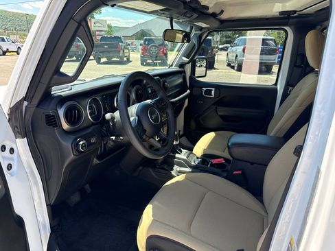Used 2023 Jeep Gladiator Sport AWD/4WD image 9