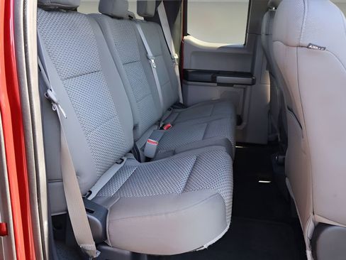 Used 2015 Ford F150 XLT w/ Equipment Group 302A Luxury AWD/4WD image 16