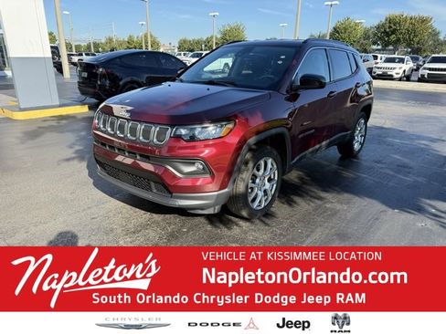 Used 2022 Jeep Compass Latitude image 1
