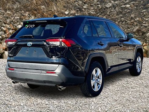 Used 2021 Toyota RAV4 XLE image 2