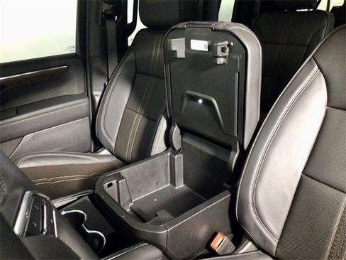 Used 2025 Chevrolet Suburban High Country image 27