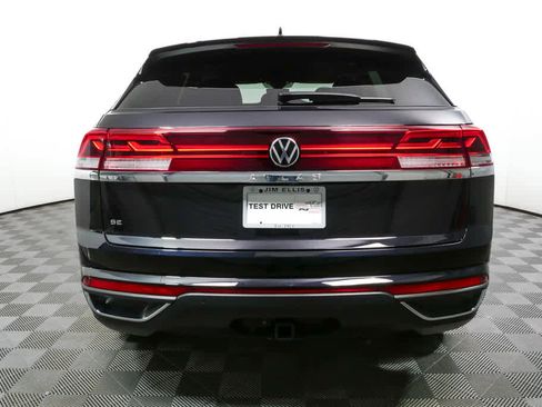 Certified 2025 Volkswagen Atlas Cross Sport SE FWD image 28