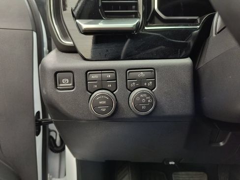 Used 2026 Chevrolet Silverado 3500 LT AWD/4WD image 14