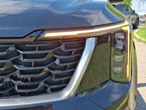 Certified 2025 Kia Sorento EX w/ EX Panoramic Sunroof Package AWD/4WD image 9