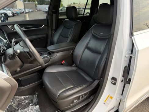 Used 2022 Cadillac XT6 Premium Luxury AWD/4WD image 16