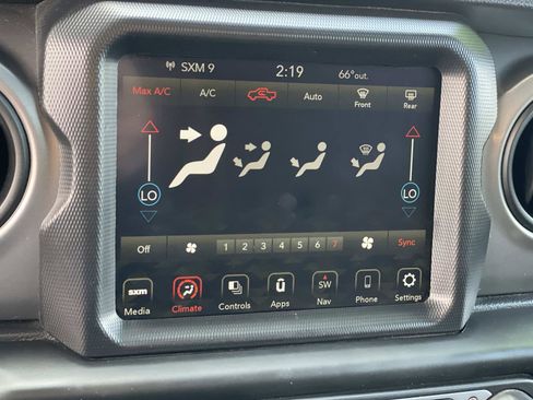 Used 2021 Jeep Gladiator Willys image 11