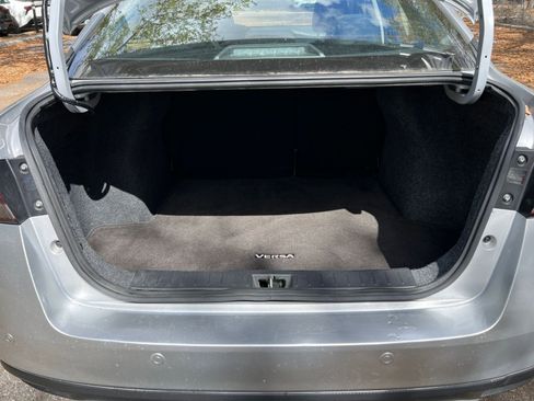 Used 2025 Nissan Versa SV image 27