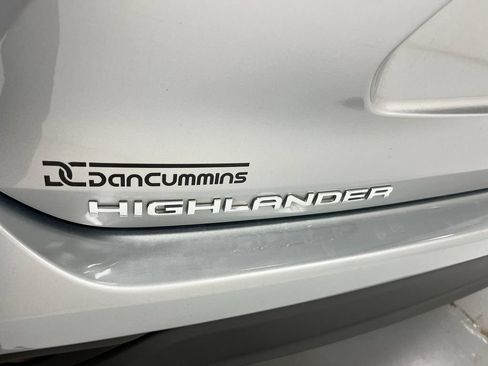 Used 2023 Toyota Highlander XLE FWD image 28
