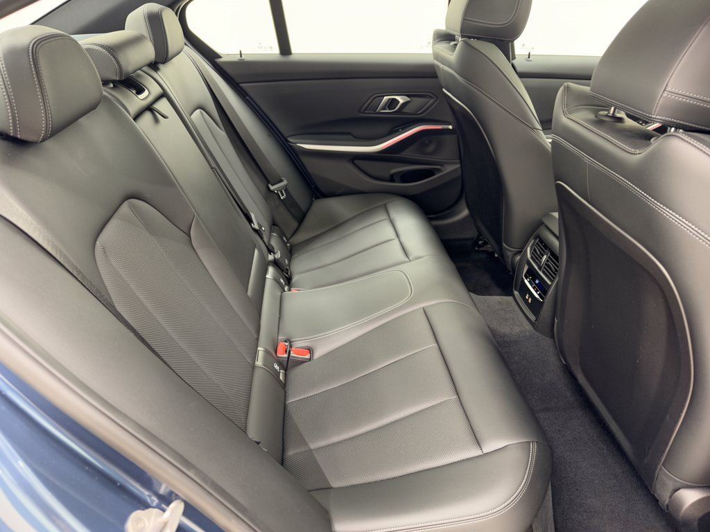 Certified 2025 BMW 330i Sedan RWD image 29