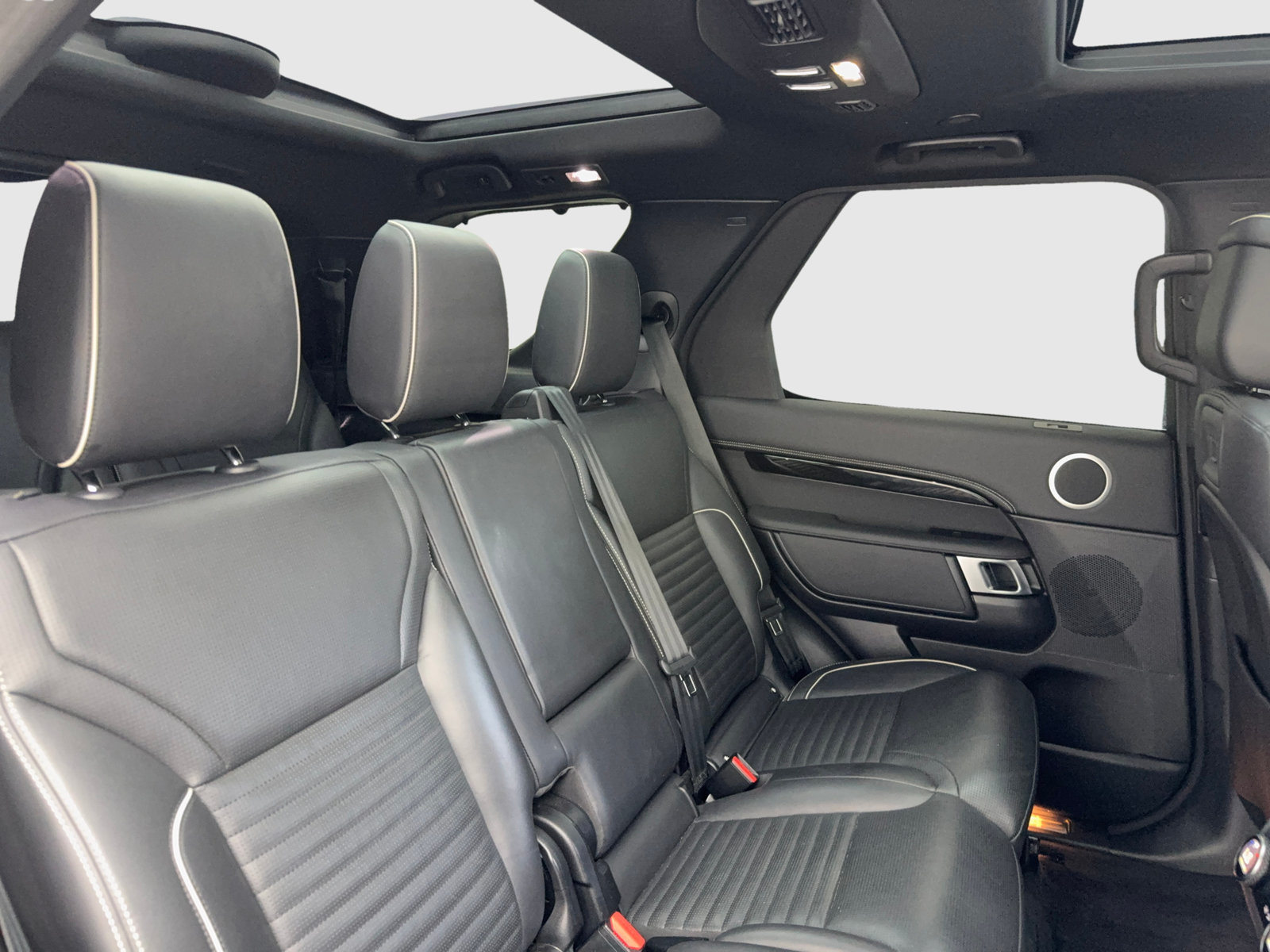 Used 2022 Land Rover Discovery HSE R-Dynamic AWD/4WD image 48