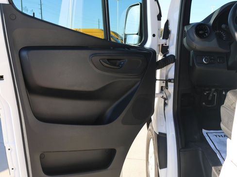 Used 2019 Mercedes-Benz Sprinter 2500 image 28