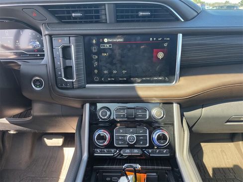 Used 2024 GMC Yukon Denali w/ Denali Reserve Package image 27