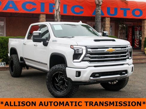 Used 2024 Chevrolet Silverado 3500 High Country w/ High Country Premium Package image 2