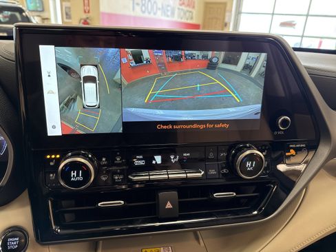 Used 2023 Toyota Highlander Limited image 46