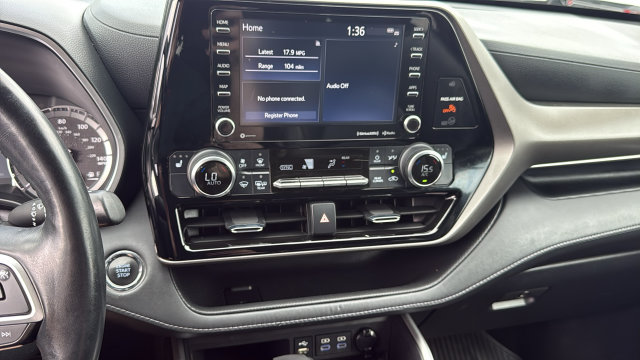 Used 2022 Toyota Highlander XLE AWD/4WD image 19