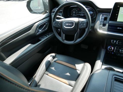 Used 2024 GMC Yukon AT4 AWD/4WD image 16