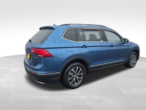 Used 2020 Volkswagen Tiguan SE w/ Panoramic Sunroof Package image 8