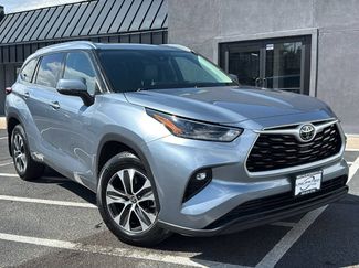 Used 2021 Toyota Highlander XLE AWD/4WD video 1