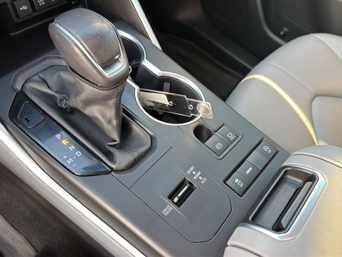 Certified 2021 Toyota Highlander XLE FWD image 29