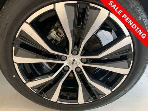 Certified 2025 Volvo XC60 B5 Plus image 6