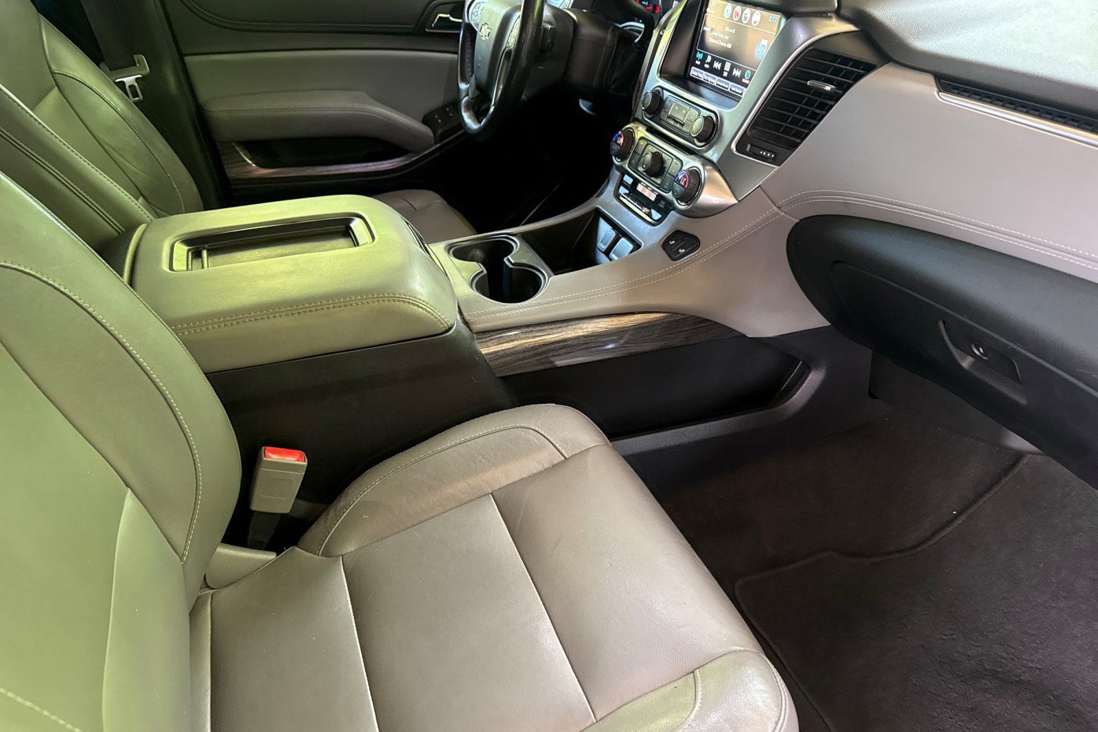 Used 2019 Chevrolet Suburban LT w/ Luxury Package AWD/4WD image 21