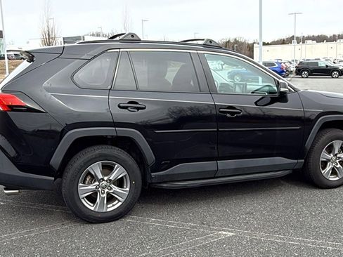 Used 2022 Toyota RAV4 XLE w/ Convenience Package image 5