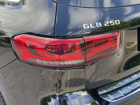Used 2022 Mercedes-Benz GLB 250 image 10