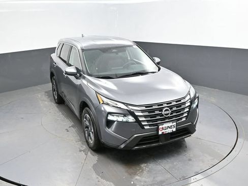 Used 2024 Nissan Rogue SV FWD image 38