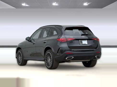 Used 2026 Mercedes-Benz GLC 300 4MATIC image 3