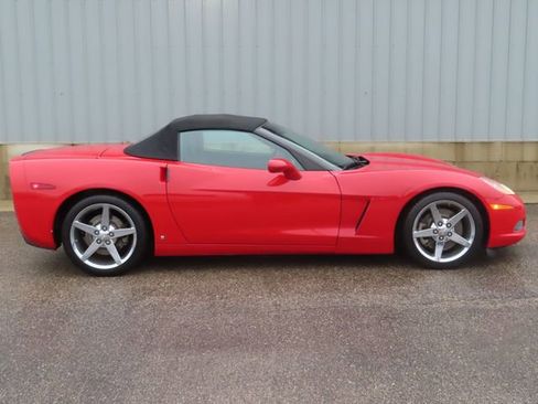 Used 2007 Chevrolet Corvette Convertible w/ Preferred Equipment Group RWD image 2