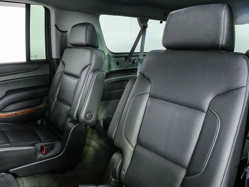 Used 2015 Chevrolet Suburban LTZ RWD image 17