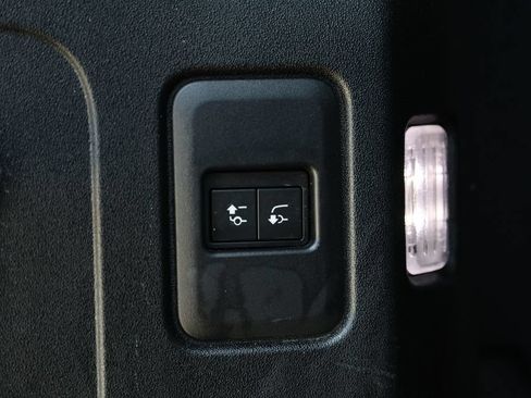 Used 2022 Land Rover Defender 110 X-Dynamic HSE AWD/4WD image 11