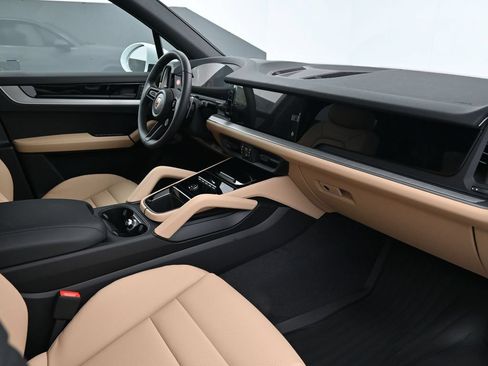 Certified 2026 Porsche Cayenne AWD/4WD image 13