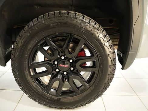 Used 2024 GMC Sierra 1500 AT4 w/ Technology Package image 10
