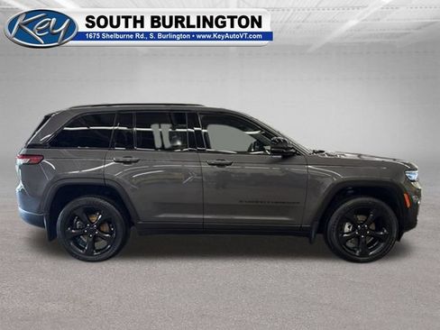 Used 2024 Jeep Grand Cherokee Altitude AWD/4WD image 8