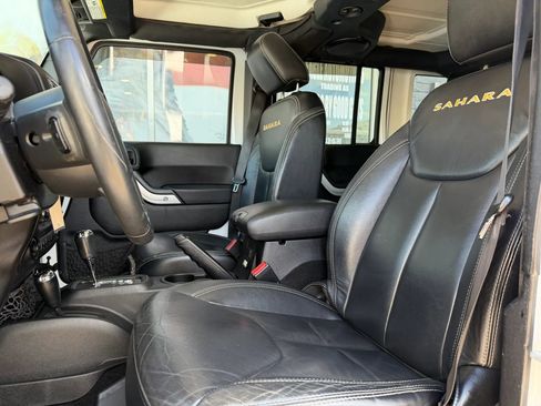 Used 2013 Jeep Wrangler Unlimited Sahara w/ Connectivity Group AWD/4WD image 10