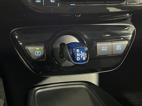 Certified 2022 Toyota Prius LE FWD image 25