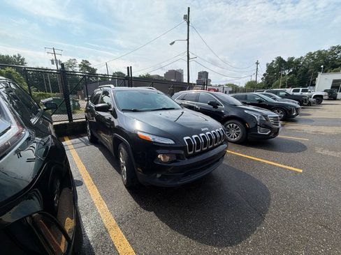 Used 2015 Jeep Cherokee Latitude w/ Comfort/Convenience Group AWD/4WD image 5
