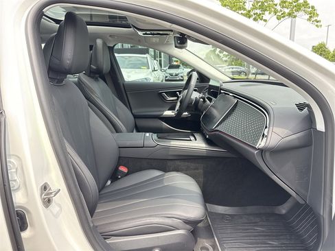 Used 2025 Mercedes-Benz E 350 4MATIC Sedan image 20