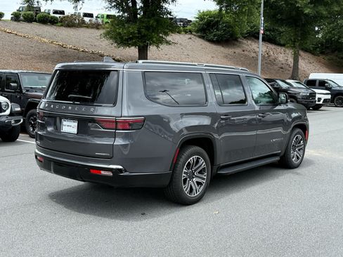 Used 2023 Jeep Wagoneer L Series II AWD/4WD image 5