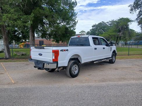 Used 2017 Ford F250 XL w/ Power Equipment Group AWD/4WD image 4