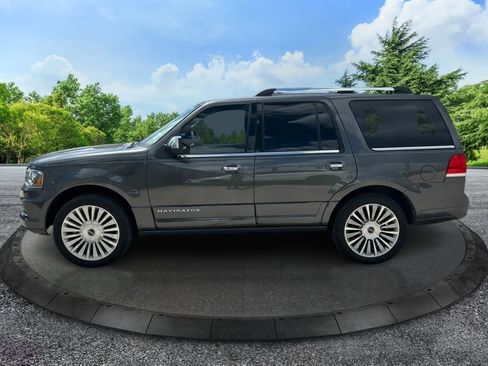 Used 2016 Lincoln Navigator Select image 9
