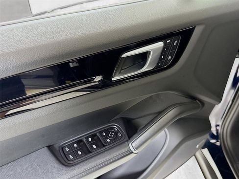 Used 2022 Porsche Cayenne Coupe w/ Premium Package image 14