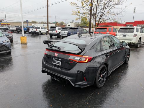 Used 2023 Honda Civic Type R image 10