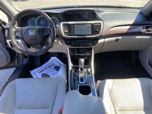 Used 2017 Honda Accord EX-L image 11