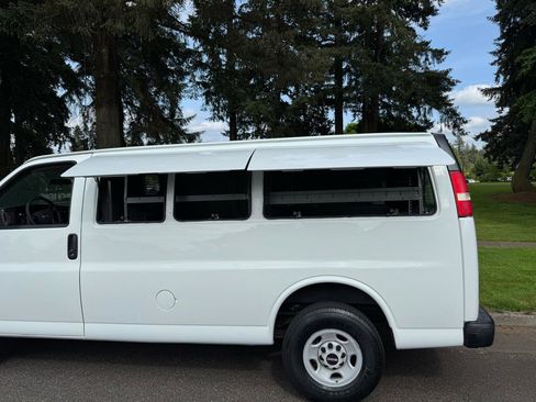 Used 2009 GMC Savana 3500 RWD image 30