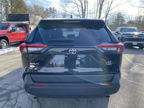 Used 2021 Toyota RAV4 LE image 6