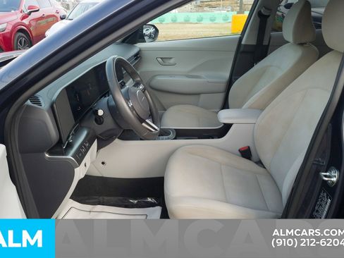 Used 2025 Hyundai Kona SEL image 16
